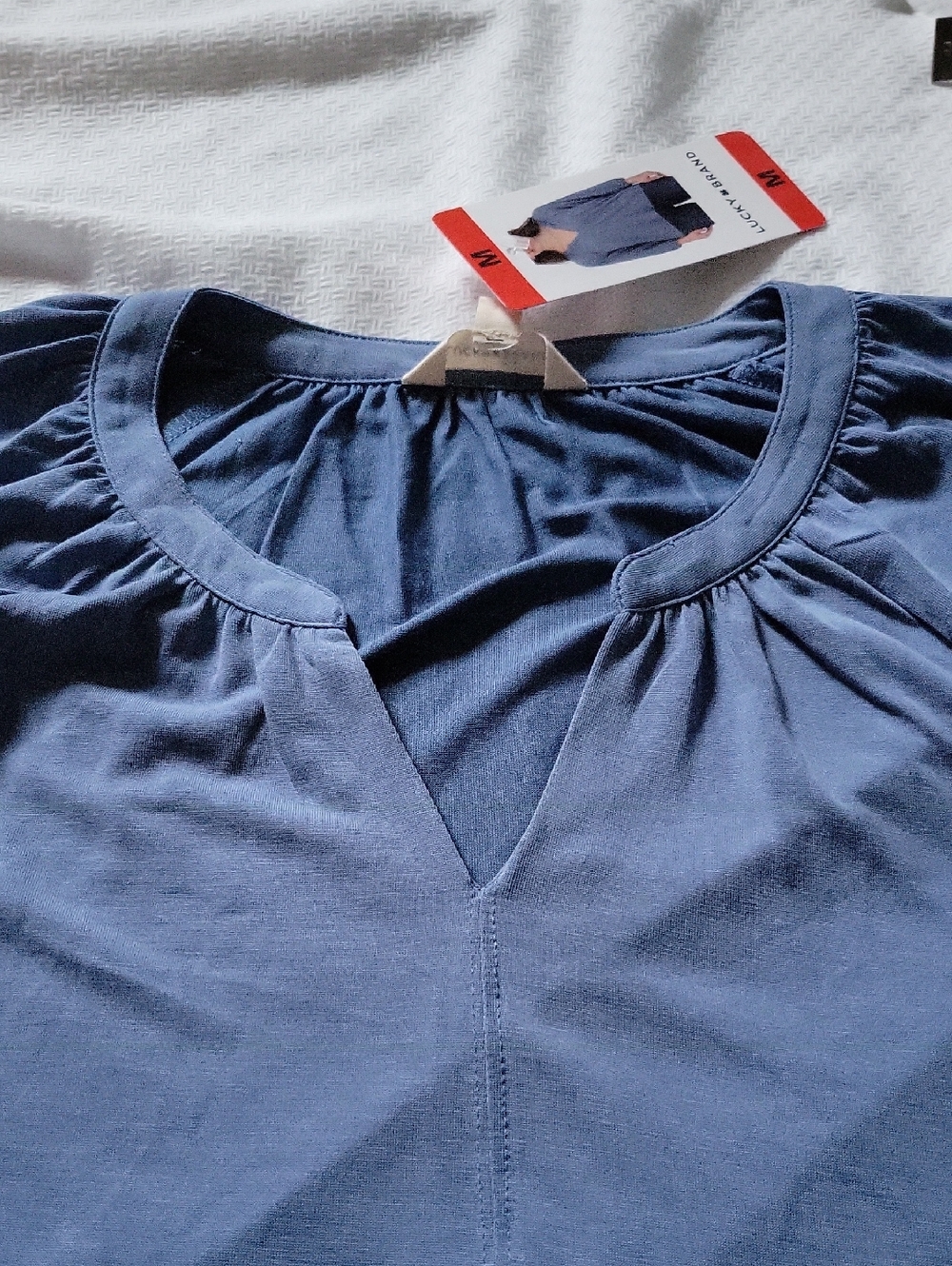 Lucky Brand Delft Blue V-neck 3/4 Sleeve Top Blouse M NWT - Picture 3 of 8